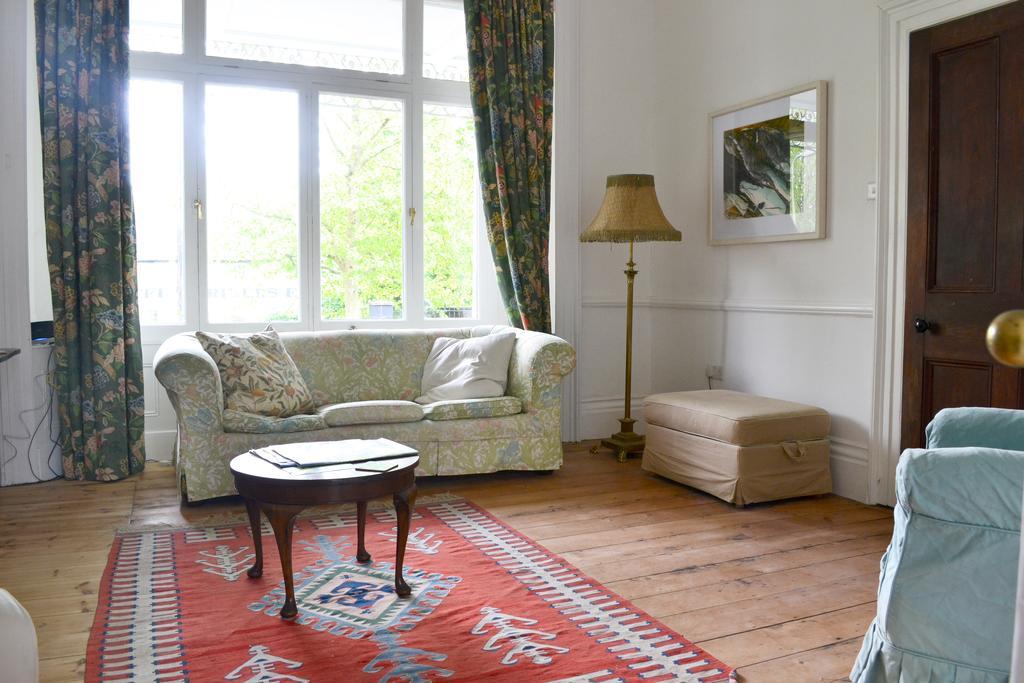 8A Spring Gardens Hotel Haverfordwest Ngoại thất bức ảnh