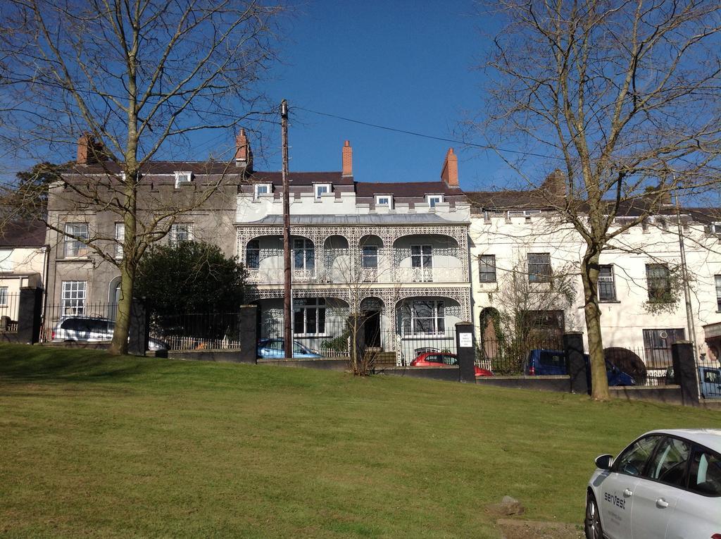 8A Spring Gardens Hotel Haverfordwest Ngoại thất bức ảnh