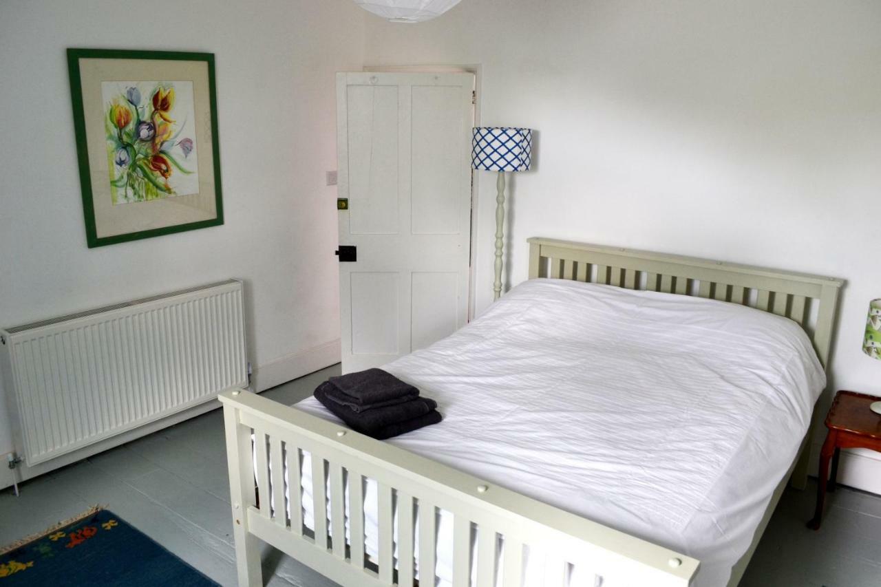 8A Spring Gardens Hotel Haverfordwest Ngoại thất bức ảnh