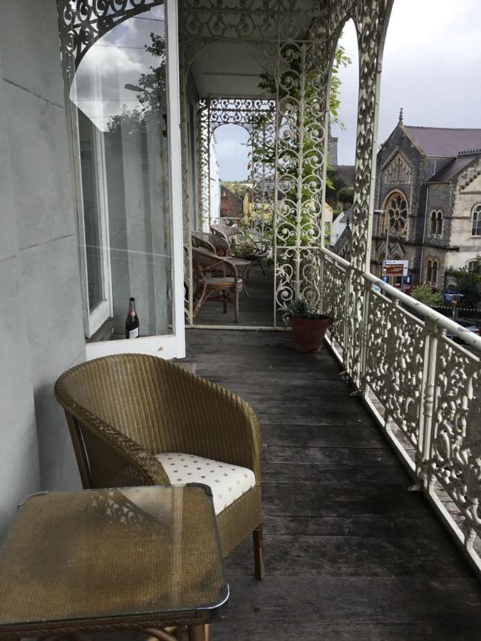 8A Spring Gardens Hotel Haverfordwest Ngoại thất bức ảnh